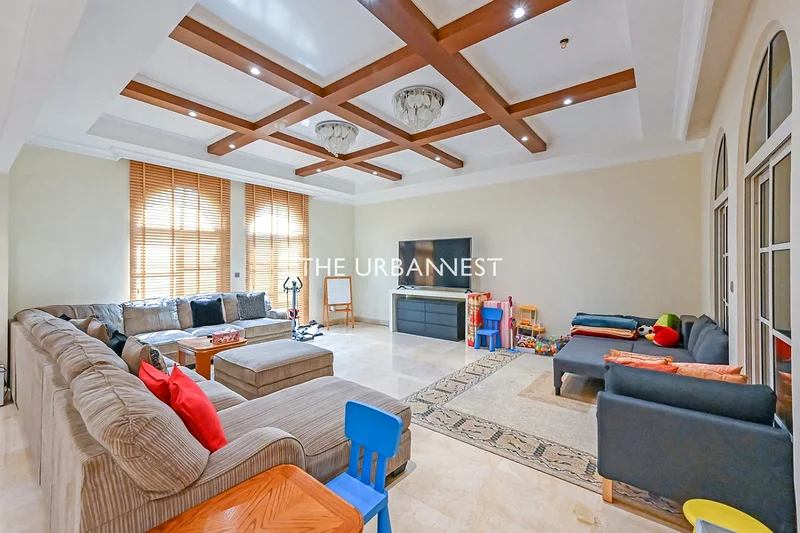 Beautiful 7 Bedroom | with Pool | Great Location63917017078529112