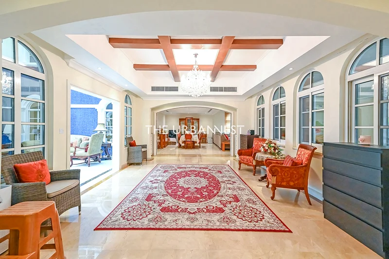 Beautiful 7 Bedroom | with Pool | Great Location63917017078529113