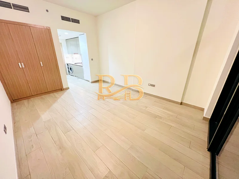 ستوديو بحجم واسع || تخطيط كبير || طابق أعلى || جاهز للانتقال63801347575171111