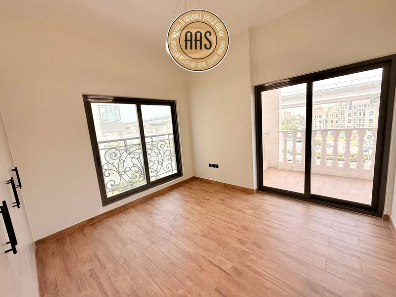 شقة فاخرة جديدة بالكامل مكونة من 3 غرف نوم بالقرب من محطة المترو63763098346243111