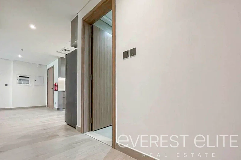 Road View | Unfurnished | Spacious Layout63977067882627114