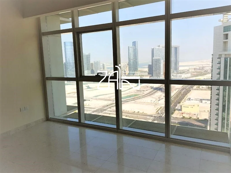 Elegant Luxury Apartment with Sparkling Canal View63845948473858111