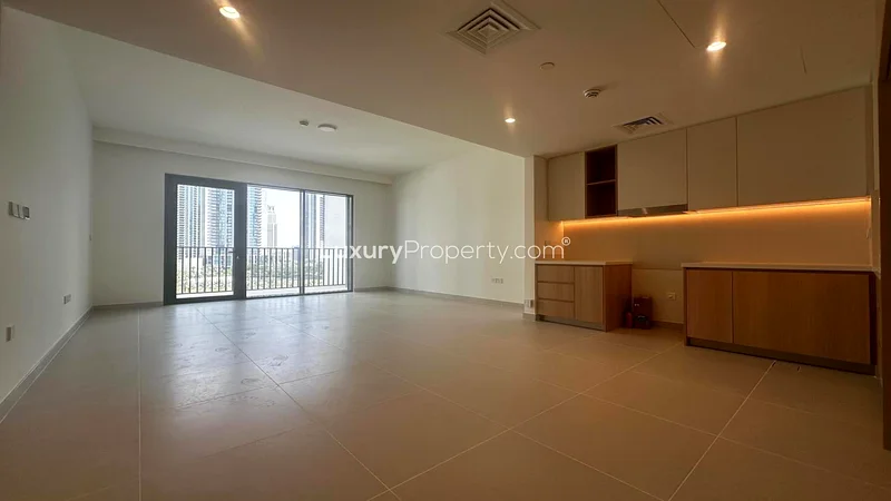 Overlooking Pool and Park | Brand New63760126848769111