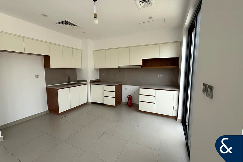 Vacant | End unit | Quiet location | 4 Beds63915483520257111