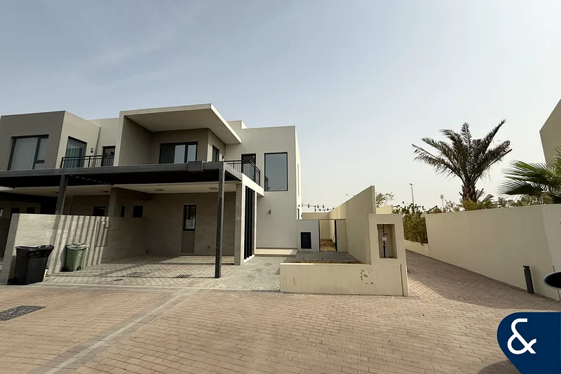 Vacant | End unit | Quiet location | 4 Beds63915483520257110