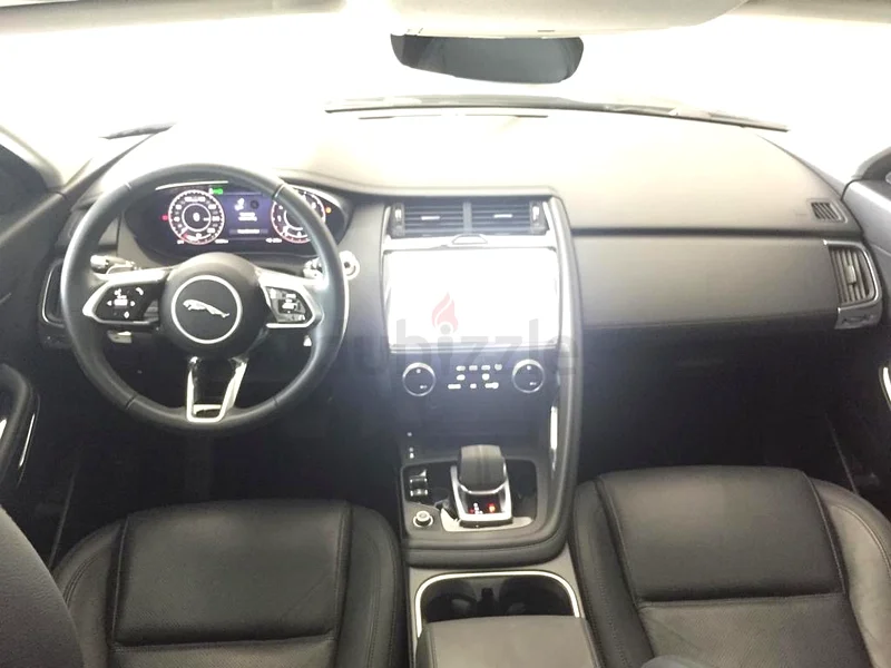 E Pace SE P200, 2021 model under dealer service and warranty63613735119362111