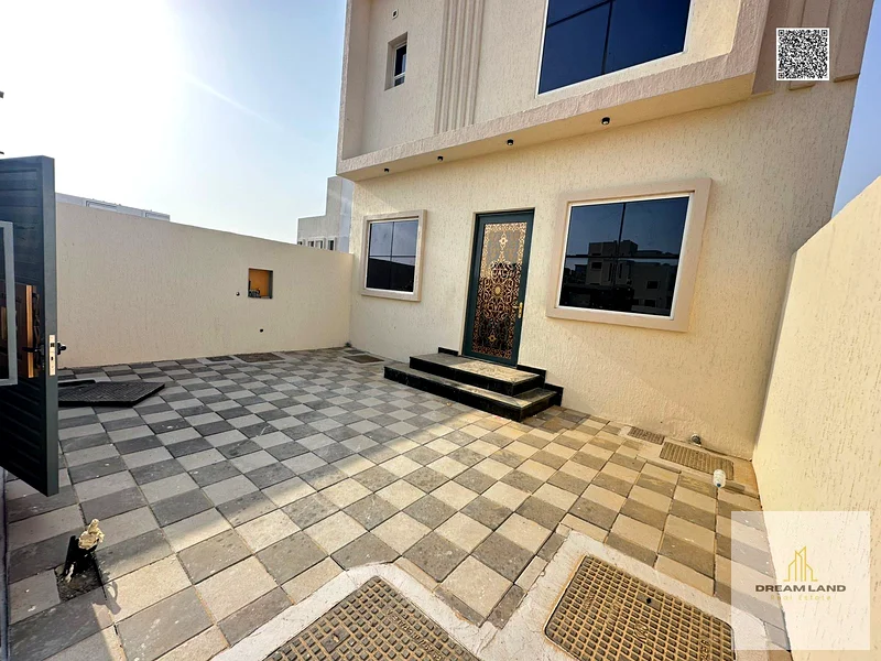 A villa directly from the owner, including registration and ownership fees, with personal finishing, on a main street close to all services, freehold63901798444803112