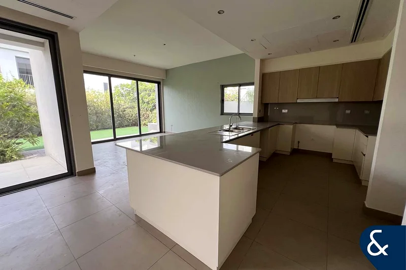 AVAILABLE NOW | CORNER PLOT | 5 BED LARGE63754729513089114