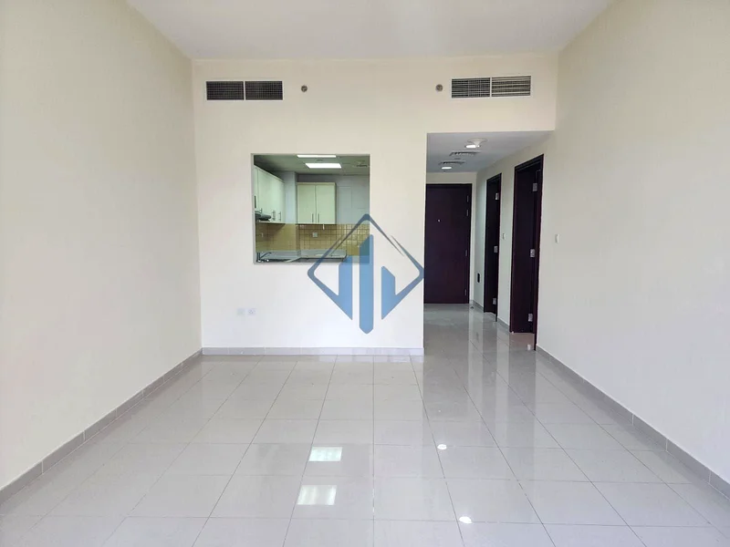 شقة واسعة من غرفة نوم واحدة كهرمان باب البحر 45 ألف درهم فقط63814856163459110