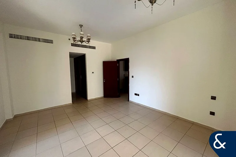 Vacant | Negotiable | Large Layout | 1 Bed63937508504193114