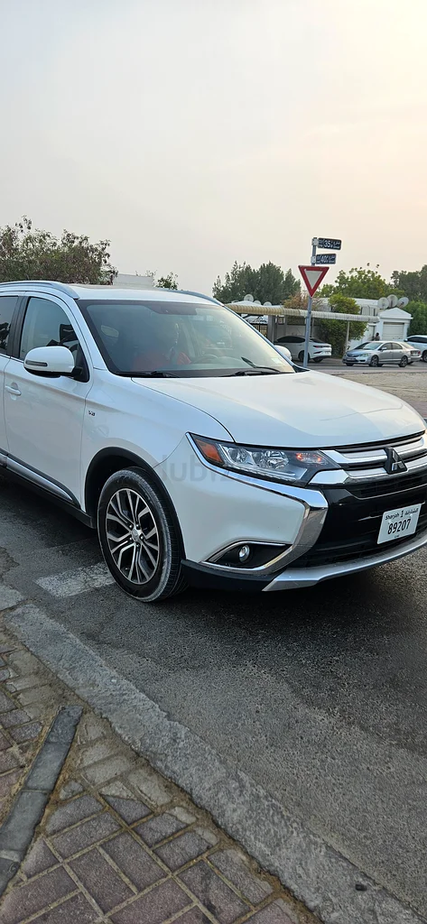 Mitsubishi Outlander urgent to sell63612068286211112