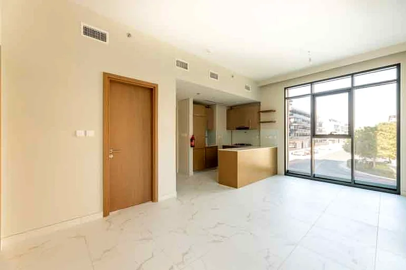 شاغرة | طابق منخفض | موقع متميز | غير مؤثثة63973177190786110
