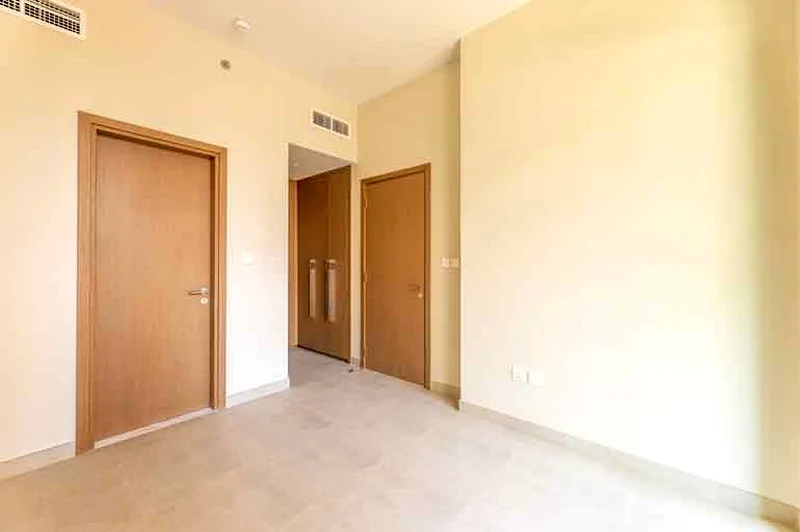 شاغرة | طابق منخفض | موقع متميز | غير مؤثثة63973177190786114