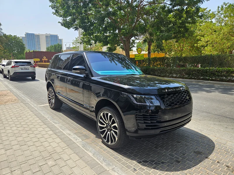 TIFFANY SALON / VIP SEATS/ VOQUE AUTOBIOGRAPHY V8 SUPERCHARGED63612089955843113