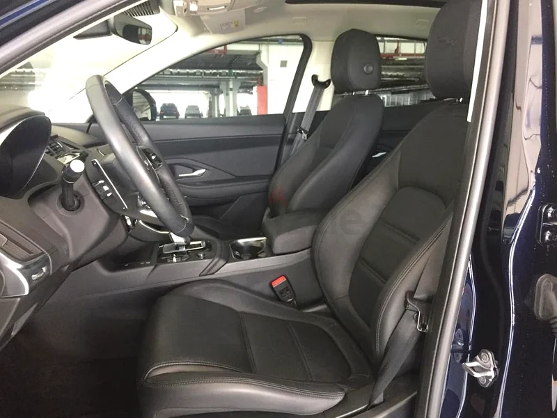 E Pace SE P200, 2021 model under dealer service and warranty63613735119362113