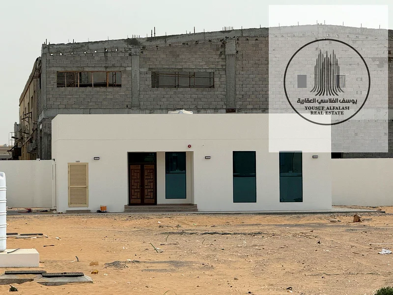 للإيجار في منطقة الجرف الصناعية 1 قطعة أرض مفتوحة مساحتها 45000 قدم مربع السعر 765000 درهم مكاتب ومرافق صحية أرضية مغطاة بالحصى كهرباء 20 كيلو واط63613993592577111