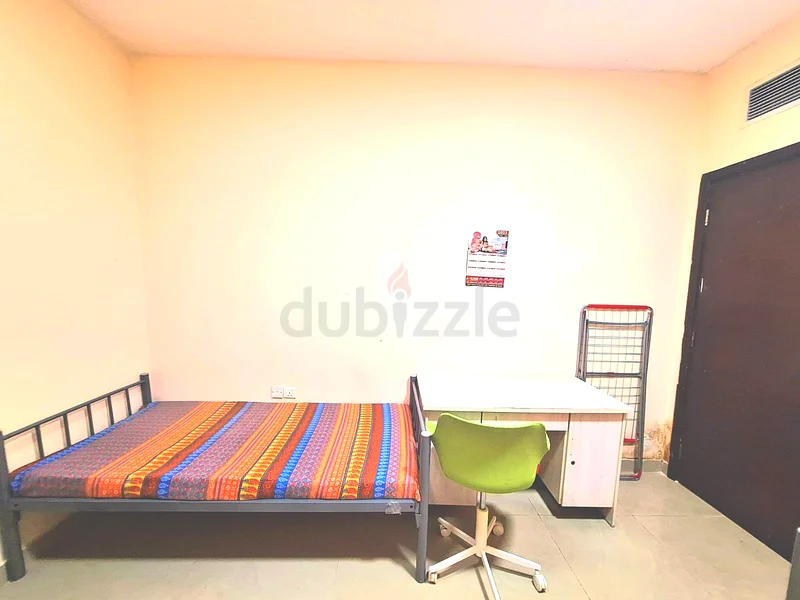 Large single room available for executive bechelor@muweilih63623492190977111