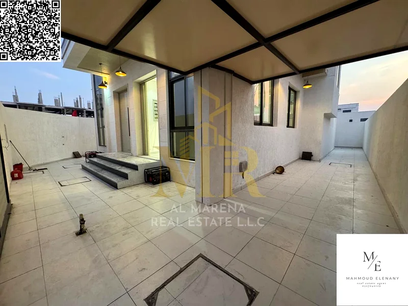 السعر شامل تسجيل وملكية – فيلا زاوية في الهيلو 2 على الطريق الرئيسي (شارعين) | 3200 قدم مربع | طابقين | 5 غرف نوم رئيسية + مجلس &63902114478979112
