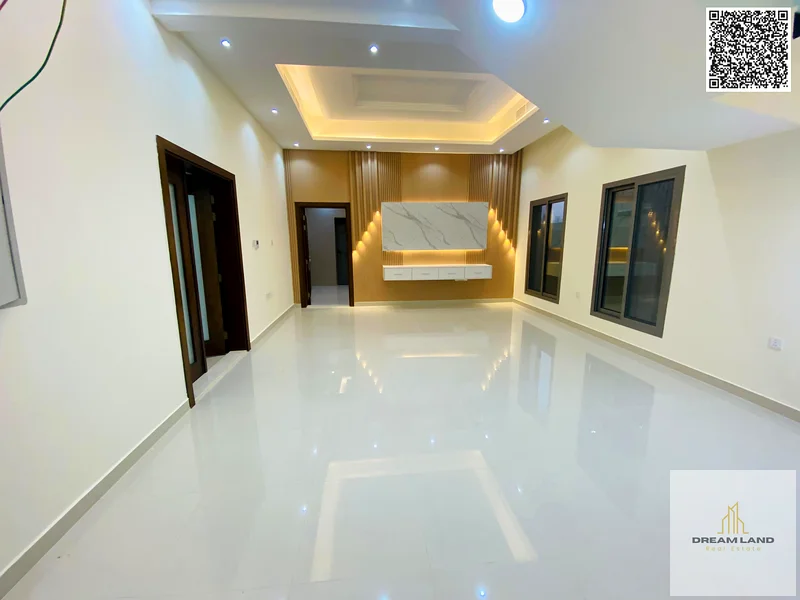 فيلا للبيع بسعر يشمل رسوم التسجيل والمياه والكهرباء ومكيفات الهواء. الملكية قابلة للتفاوض. تحتوي على فناء كبير.63901904567297114