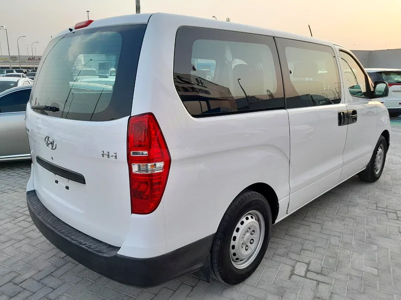 HYUNDAI H1 9 SEATER (( 2015 )) Gcc ..,63612085381378113
