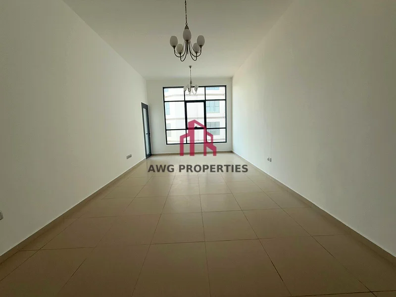 شقة عائلية + غرفة خادمة | تخطيط واسع | موقع متميز63743604786817111