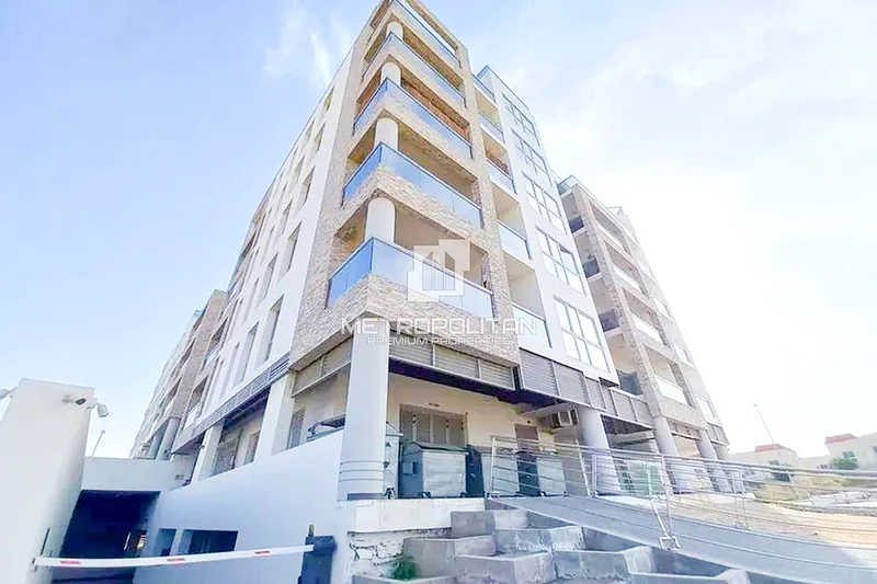 شاغرة | مؤثثة بالكامل | واسعة | بدون رسوم مبرد مركزي63747629625217112