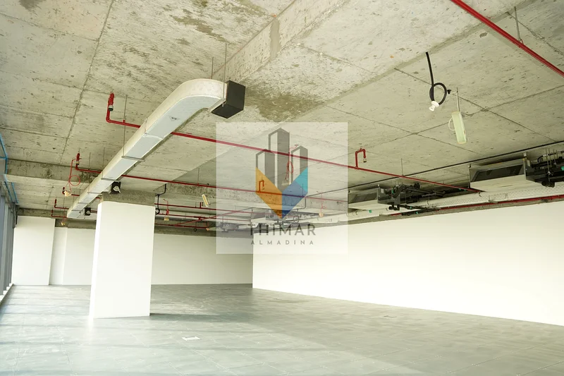 محل تجزئة متميز | تخطيط مرن | شاغر63621361312897111