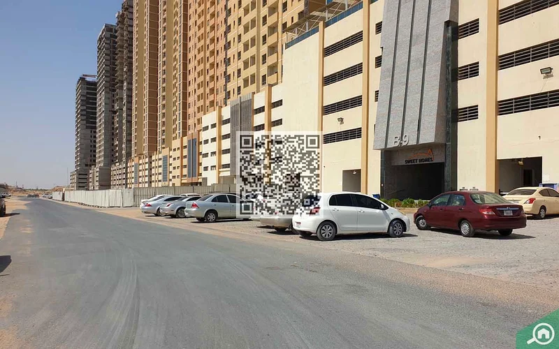 شقة واسعة مكونة من غرفتين نوم وصالة للإيجار في برج باراديس ليك (عجمان)63715947648386111