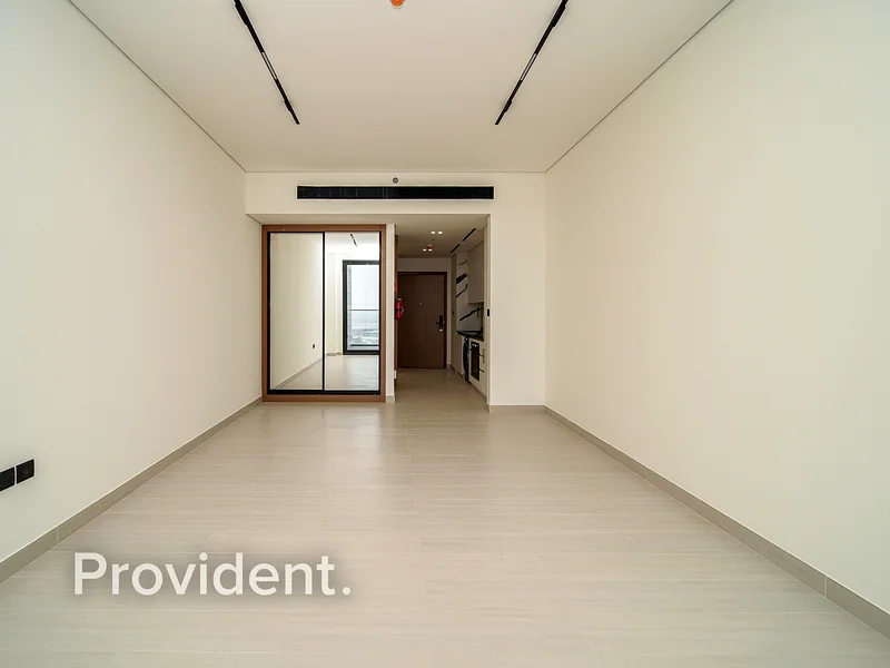 Spacious Studio | Luxury Living | Canal View63793383379457111