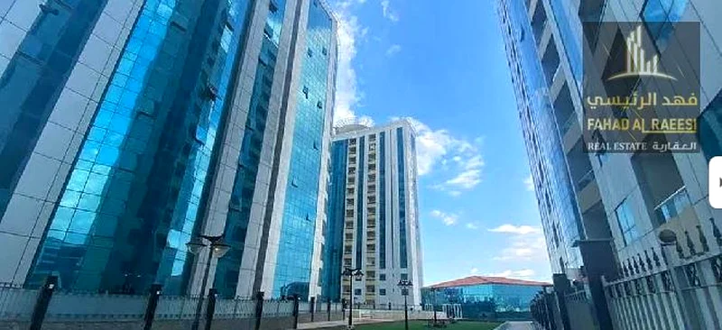 Excellent price for a luxurious apartment in the Orient Towers with a stunning sea view.63867360955522110