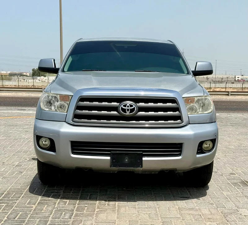 Toyota Sequoia SR5 Gulf Model 201163612446996482111