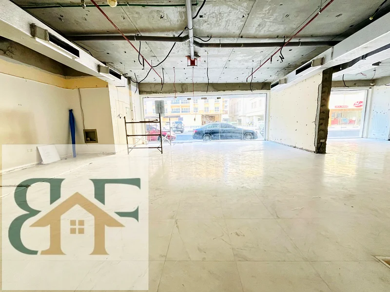 No cash deposit luxury shop available with washroom near to park prime location just 200k63622816234625112