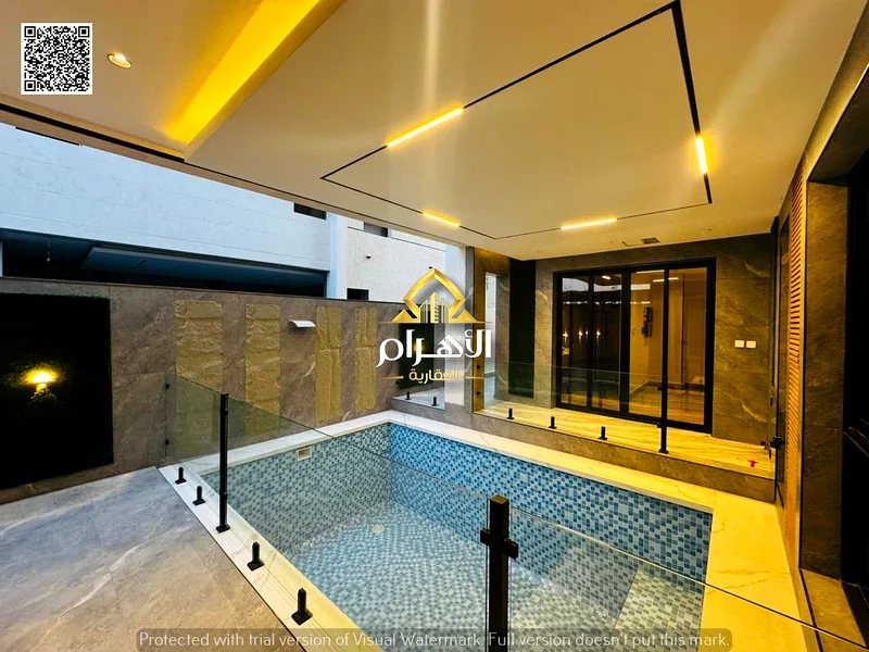 فيلا بتصميم عصري مميز، من طابقين وسطح، تتضمن الكهرباء والمياه وتكييف الهواء، في موقع متميز مع مسبح63881146966786112