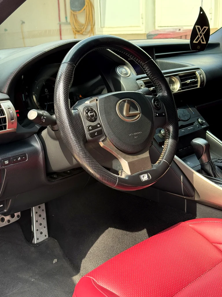 Lexus is 300 2016 very clean car full maintained63612074438403114