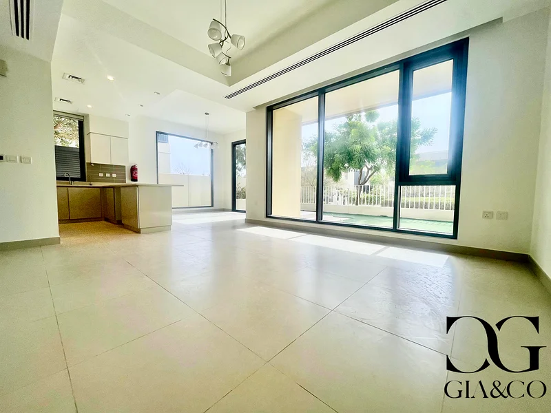 Corner Unit | Vacant Now | Great Location63754927028099112