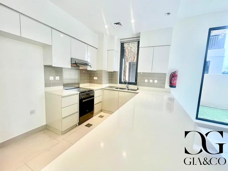 Corner Unit | Vacant Now | Great Location63754927028099114