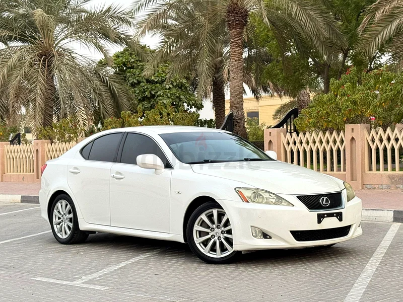 2008 LEXUS IS300 GCC MIDOPTION IN EXCELLENT CONDITION SINGLE OWNER KM 160,00063612074342913112