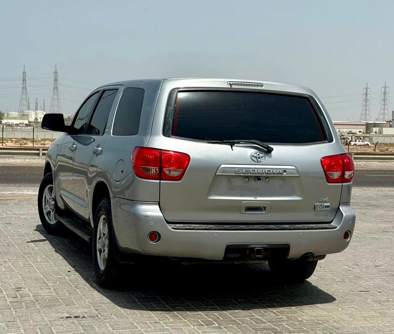 Toyota Sequoia SR5 Gulf Model 201163612446996482113