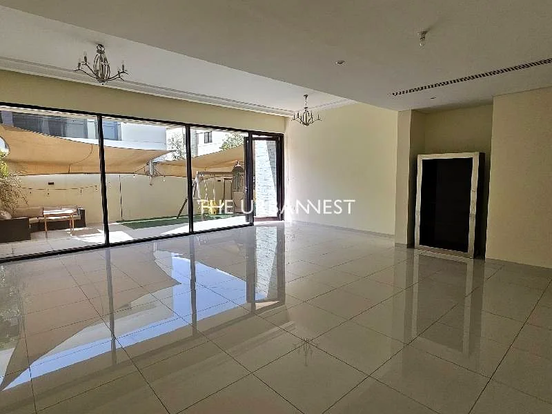 فيلا من 3 غرف نوم مع غرفة خادمة | فيلا شبه منفصلة | شاغرة الآن63738297033347112