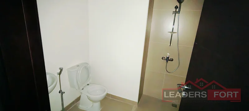شقة بمساحة كبيرة مع إطلالة على المارينا ومياه الخور | تصميم واسع | شقة مشرقة | بدون رسوم تبريد63759932424065114