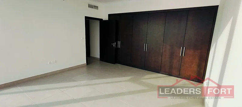شقة بمساحة كبيرة مع إطلالة على المارينا ومياه الخور | تصميم واسع | شقة مشرقة | بدون رسوم تبريد63759932424065113