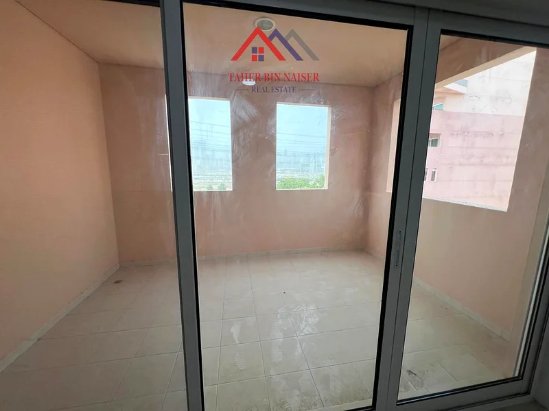 WELL MAINTAINED AND CLEAN BOX BALCONY  | MAINTENANCE FREE | NEAR TO BUS STOP |63729679483138110
