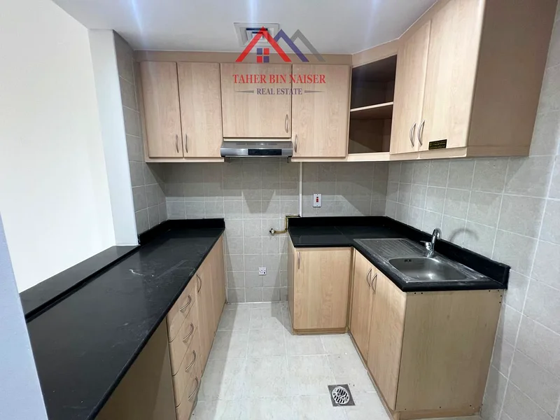WELL MAINTAINED AND CLEAN BOX BALCONY  | MAINTENANCE FREE | NEAR TO BUS STOP |63729679483138113