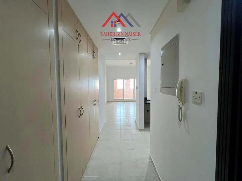 WELL MAINTAINED AND CLEAN BOX BALCONY  | MAINTENANCE FREE | NEAR TO BUS STOP |63729679483138111