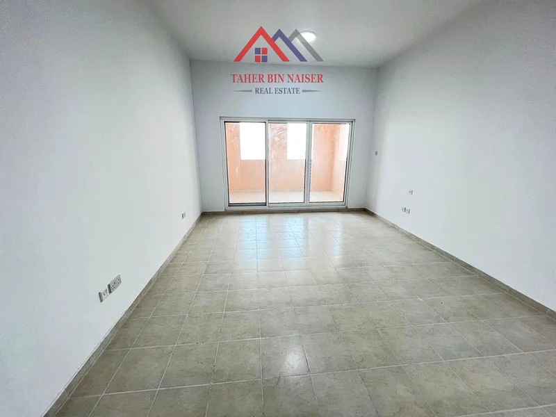 WELL MAINTAINED AND CLEAN BOX BALCONY  | MAINTENANCE FREE | NEAR TO BUS STOP |63729679483138114