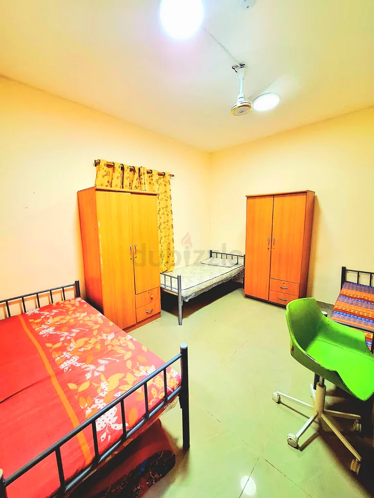 Large single room available for executive bechelor@muweilih63623492190977114