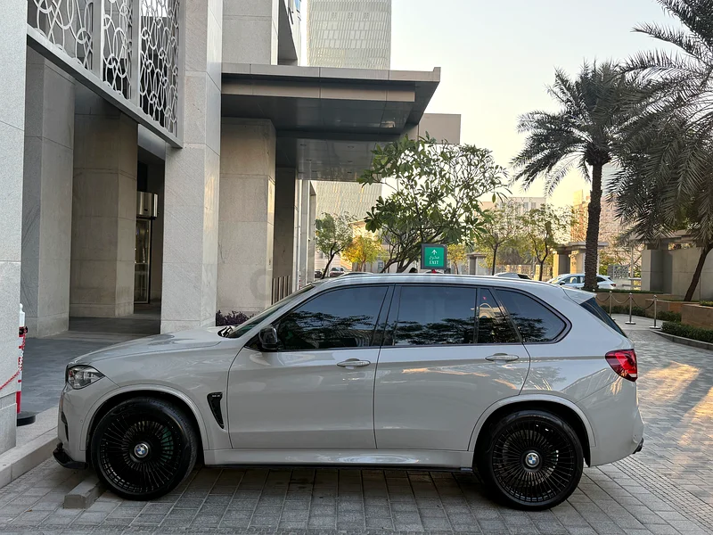 Excellent condition | Deal Serviced | Forged Carbon |63612446440323113