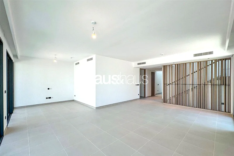 PV Unit| Backs Pool| Corner Plot| Closed Kitchen63735490817537111