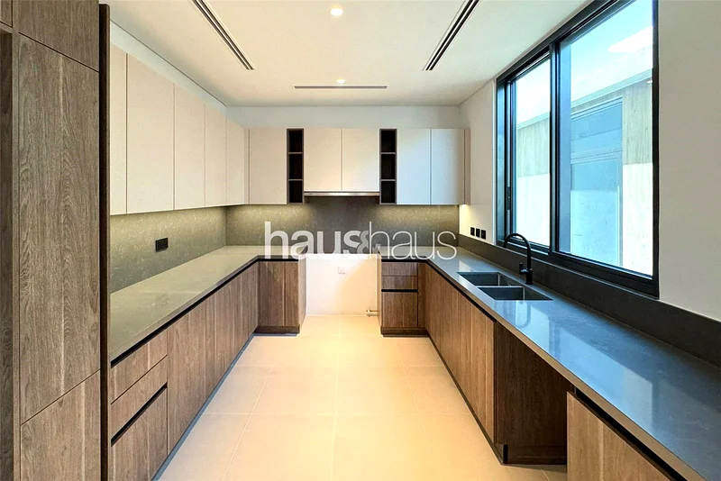 PV Unit| Backs Pool| Corner Plot| Closed Kitchen63735490817537113