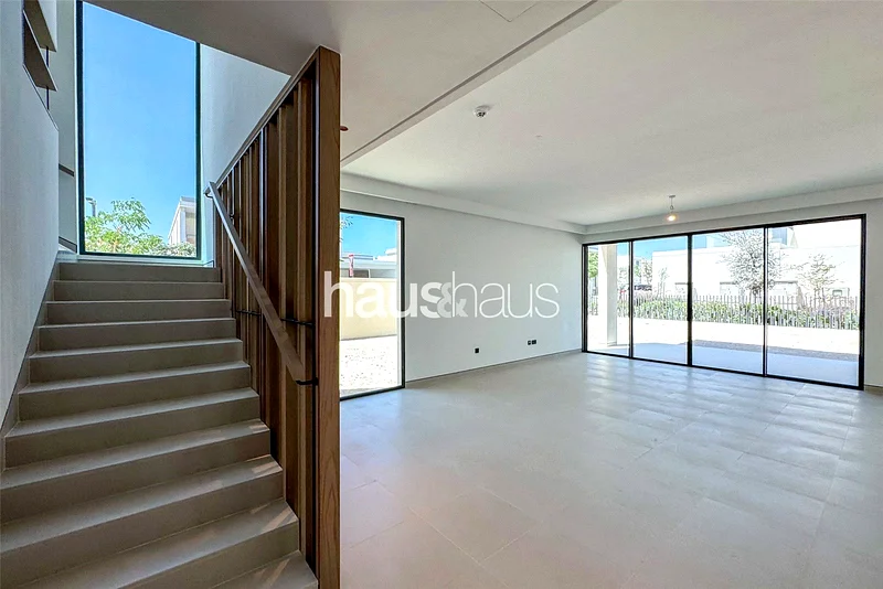 PV Unit| Backs Pool| Corner Plot| Closed Kitchen63735490817537112